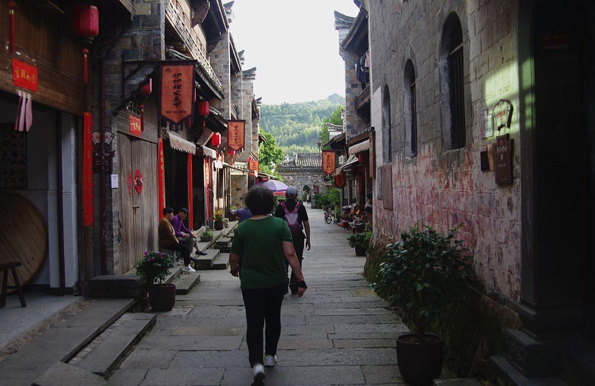 阿姨们赴横店拍摄《甄嬛传》，律师：事涉侵权！如何从法律角度解读？